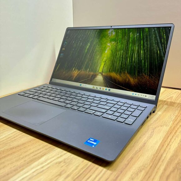 Dell Vostro 15 (3510) 11th Gen Intel Core i5-1135G7 8GB RAM 256GB SSD